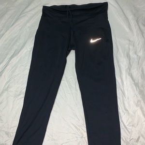 NEW w/o tags Nike crop dry-fit leggings.